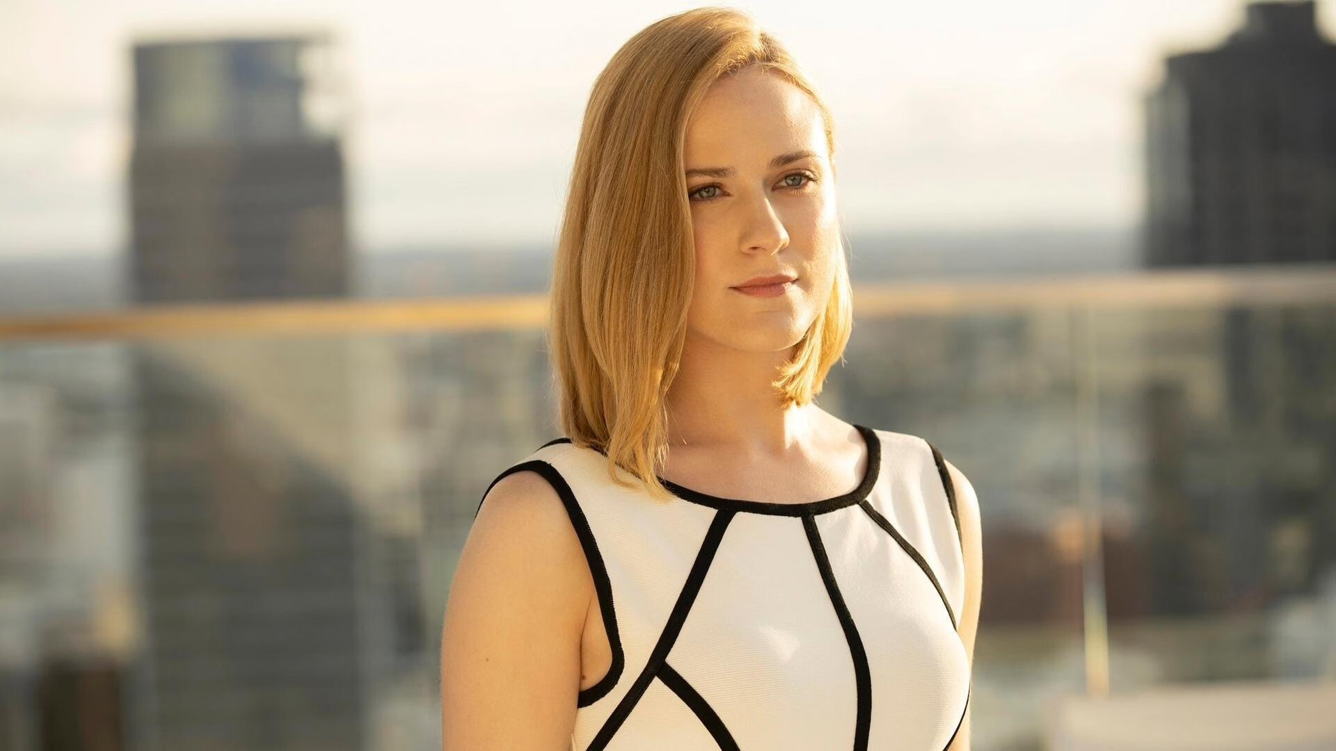 美国骑手吉塔·日特科维奇荣获2024年最佳障碍赛骑手奖，表彰其卓越表现。