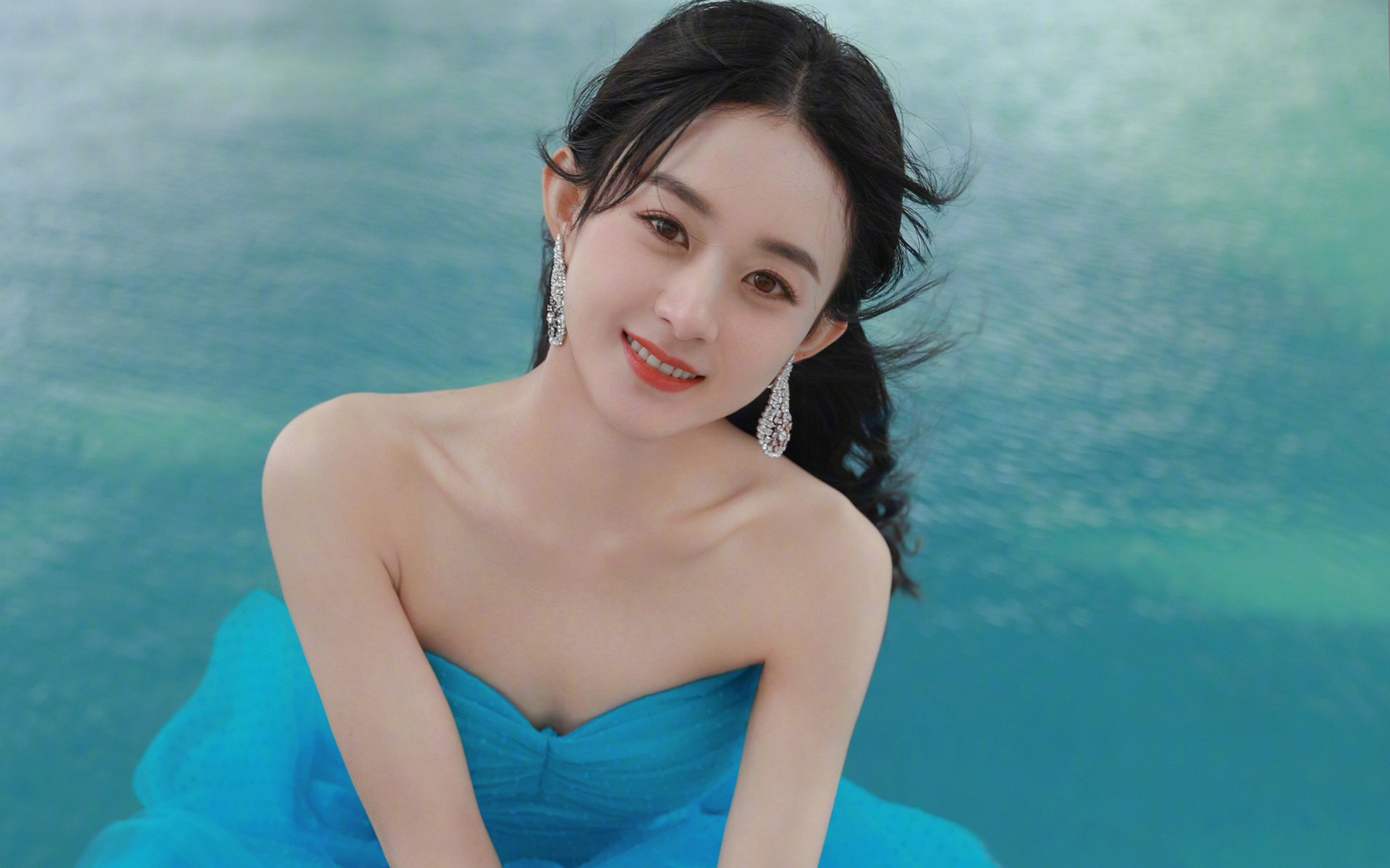 重庆队在激烈对决中夺得胜利,士气高昂,足球重庆队